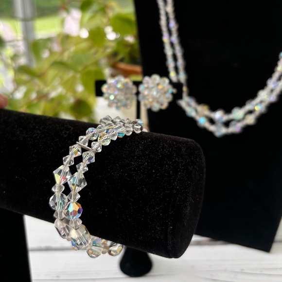 Vintage Aurora Borealis Crystal Jewelry Set (Necklace, Bracelet, Earrings) - Picture 11 of 13